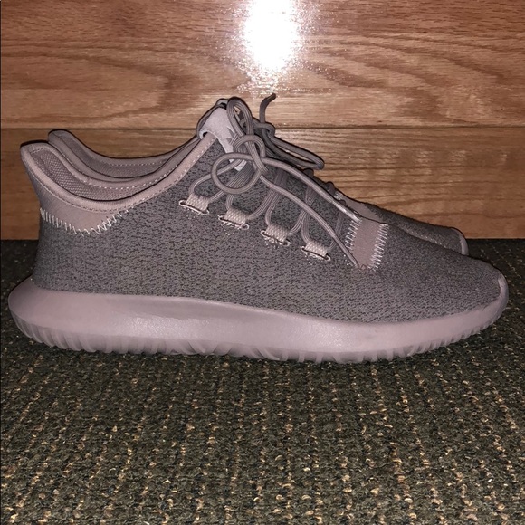 le adidas mens tubulare ombra dimensioni 9 12 poshmark le adidas mens tubulare ombra dimensioni 9 12 poshmark